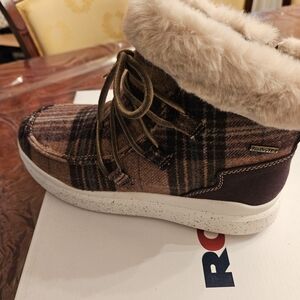 Women's Plaid Fur-Lined Boots - Brown